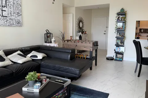 9725 NW 52nd St # 421, Doral FL 33178
