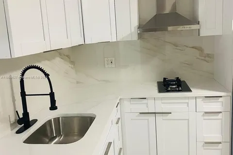 2820 NW 14th Ct, Fort Lauderdale FL 33311
