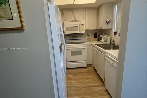 2929 SE Ocean Blvd # 3, Stuart FL 34996