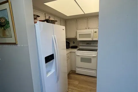 2929 SE Ocean Blvd # 3, Stuart FL 34996