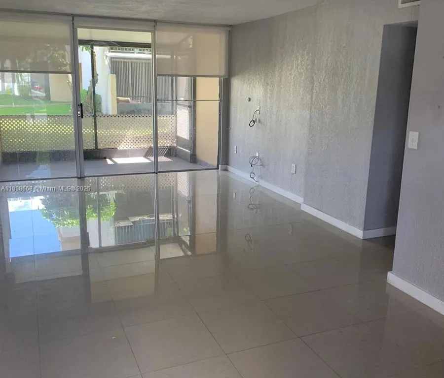 8810 Fontainebleau Blvd # 104, Miami FL 33172