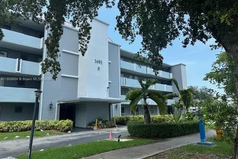 1601 NE 191 ST # B406, Miami FL 33179