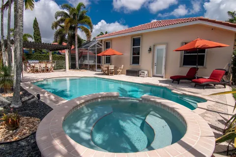 1714 Victoria Pointe Cir, Weston FL 33327