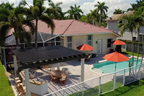 1714 Victoria Pointe Cir, Weston FL 33327