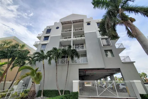 2642 Collins Ave # 305, Miami Beach FL 33140