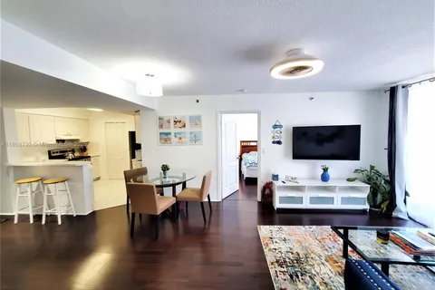 2642 Collins Ave # 305, Miami Beach FL 33140