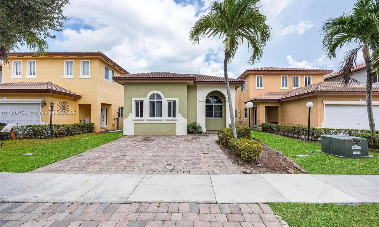 1005 NE 41st Ave, Homestead FL 33033