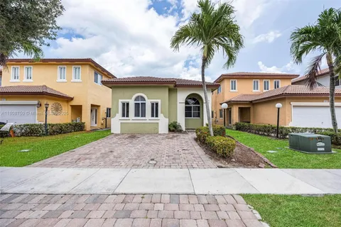 1005 NE 41st Ave, Homestead FL 33033