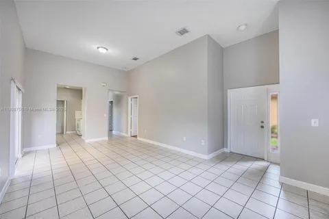 1005 NE 41st Ave, Homestead FL 33033