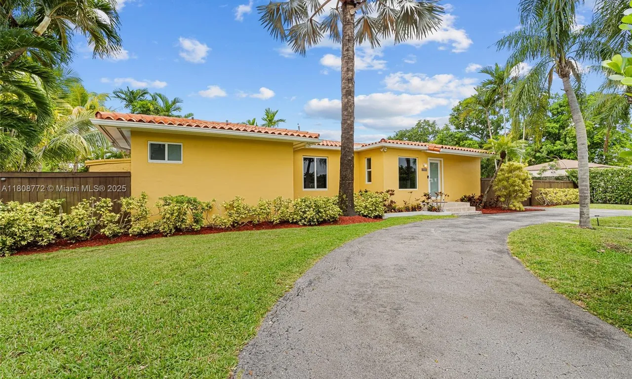 6332 SW 43rd St, South Miami FL 33155