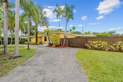 6332 SW 43rd St, South Miami FL 33155