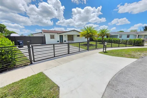 19631 NW 45th Ave, Miami Gardens FL 33055