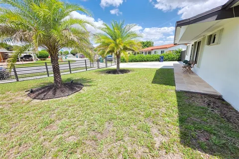 19631 NW 45th Ave, Miami Gardens FL 33055