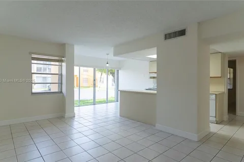 9300 W Flagler St # 112D, Miami FL 33174