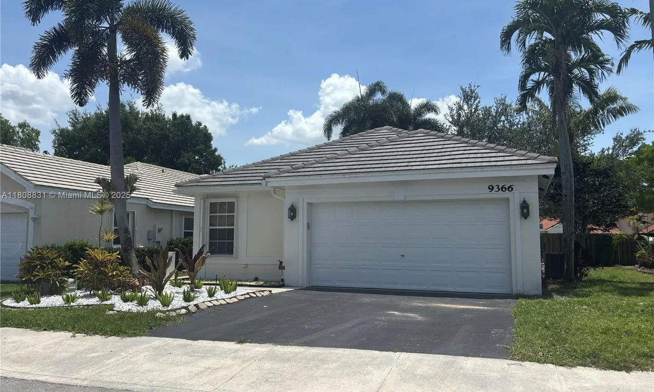 9366 Arborwood Cir, Davie FL 33328