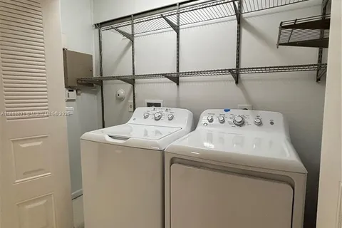 9366 Arborwood Cir, Davie FL 33328