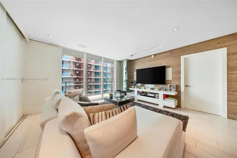 55 SE 6th St # 2803, Miami FL 33131