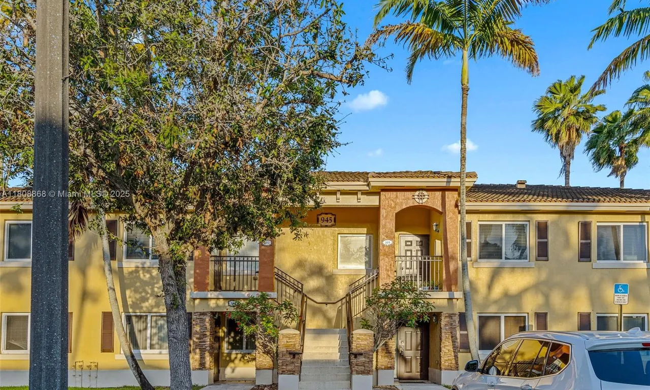 945 NE 34th Ave # 103, Homestead FL 33033
