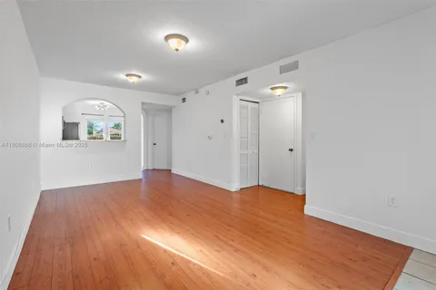 945 NE 34th Ave # 103, Homestead FL 33033