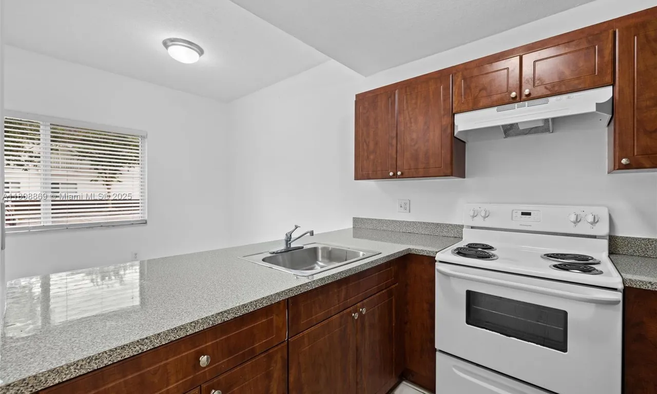 2493 W 78th St # 201, Hialeah FL 33016