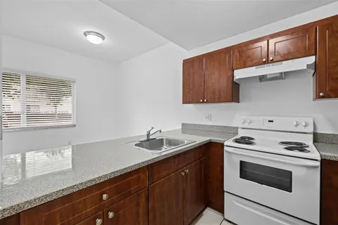 2493 W 78th St # 201, Hialeah FL 33016