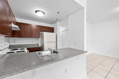 2493 W 78th St # 201, Hialeah FL 33016