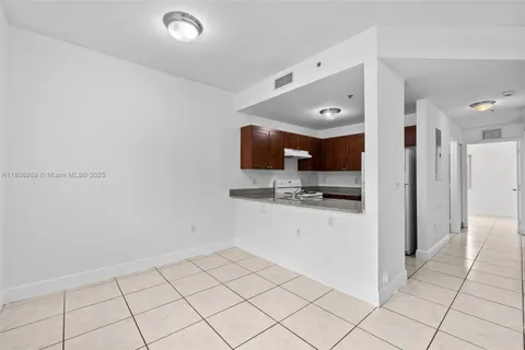 2493 W 78th St # 201, Hialeah FL 33016