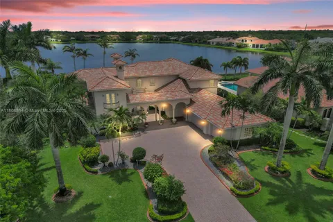 3308 Islewood Ave, Weston FL 33332