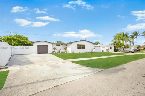 9035 SW 198th Ter, Cutler Bay FL 33157