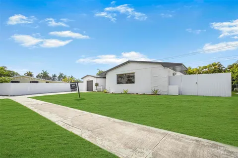 9035 SW 198th Ter, Cutler Bay FL 33157