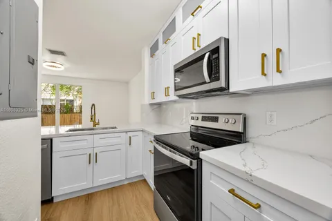 2928 SE 2nd St # 5, Homestead FL 33033
