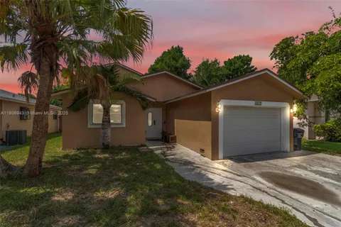 2412 Raleigh St, Hollywood FL 33020