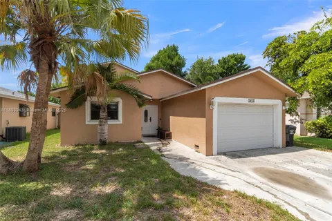 2412 Raleigh St, Hollywood FL 33020