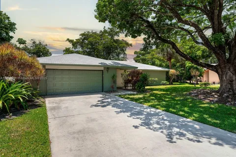 2394 NW 7th Ct, Delray Beach FL 33445