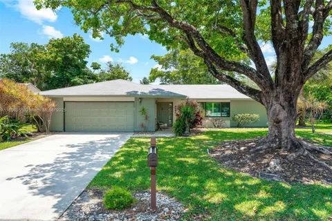 2394 NW 7th Ct, Delray Beach FL 33445