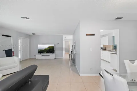 2394 NW 7th Ct, Delray Beach FL 33445