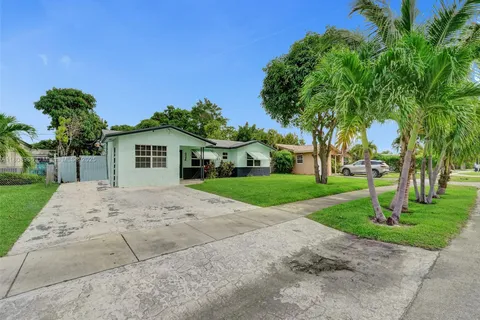 221 NE 31st St, Pompano Beach FL 33064