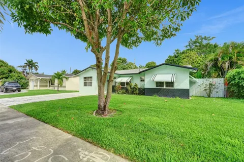 221 NE 31st St, Pompano Beach FL 33064