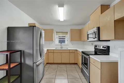 2221 NW 24th Ct, Fort Lauderdale FL 33311