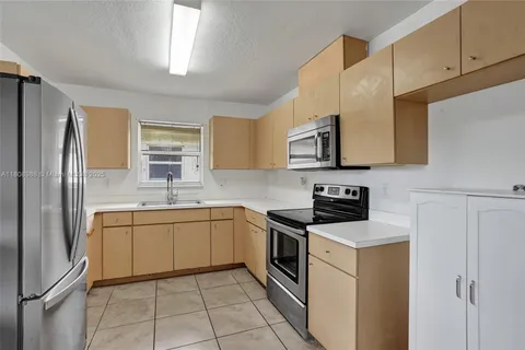 2221 NW 24th Ct, Fort Lauderdale FL 33311
