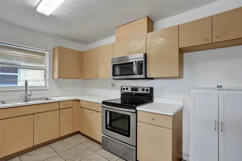 2221 NW 24th Ct, Fort Lauderdale FL 33311