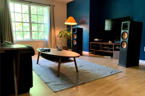 325 E Plymouth, Deland FL 32724