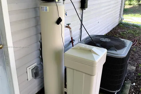 325 E Plymouth, Deland FL 32724