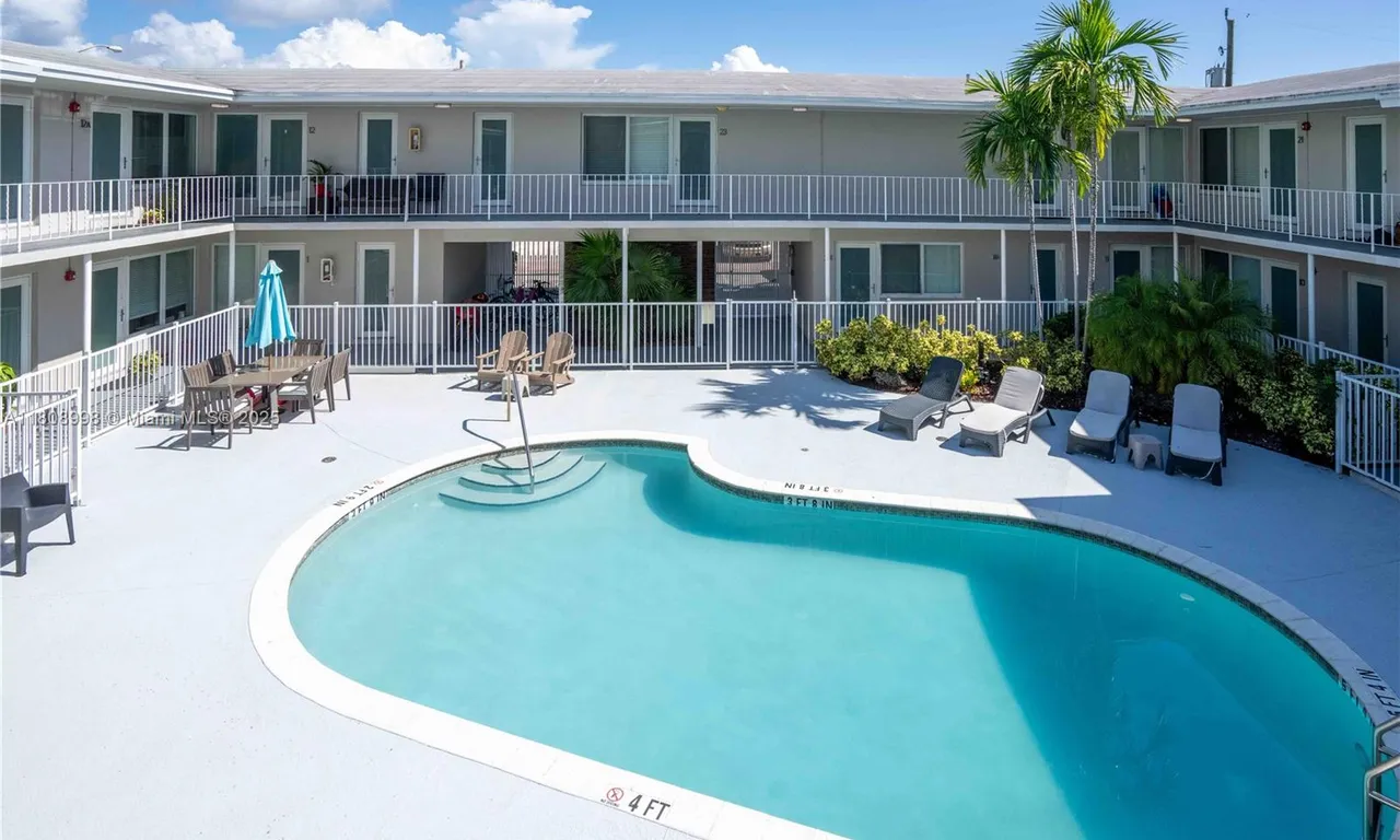 1940 Biarritz Dr # 18, Miami Beach FL 33141