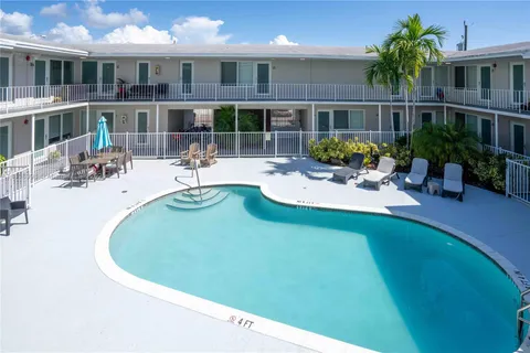 1940 Biarritz Dr # 18, Miami Beach FL 33141
