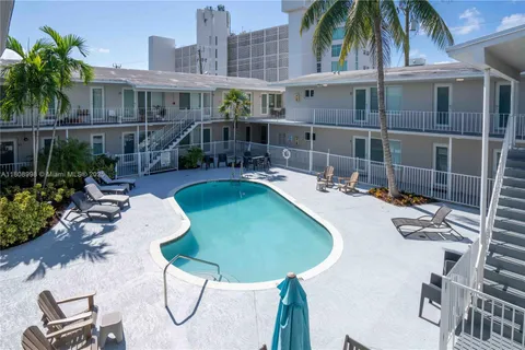 1940 Biarritz Dr # 18, Miami Beach FL 33141