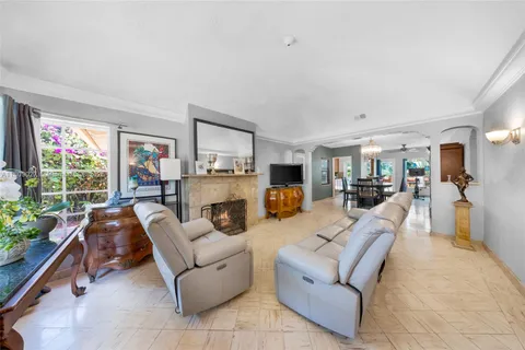 703 NE 88th St, Miami FL 33138