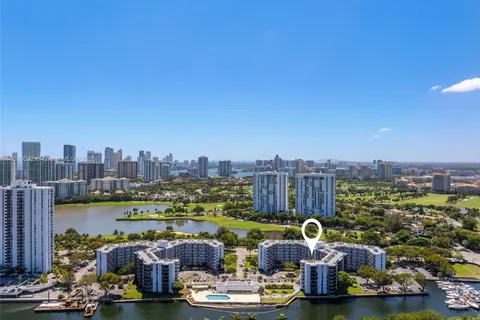 3401 N Country Club Dr # 105, Aventura FL 33180