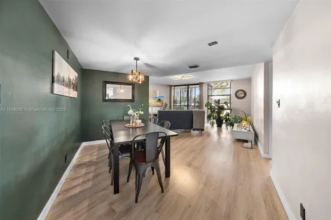 3401 N Country Club Dr # 105, Aventura FL 33180