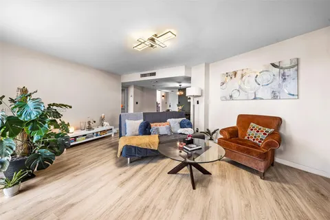 3401 N Country Club Dr # 105, Aventura FL 33180